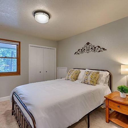 Quaint Home In The Pines سارية العلم المظهر الخارجي الصورة