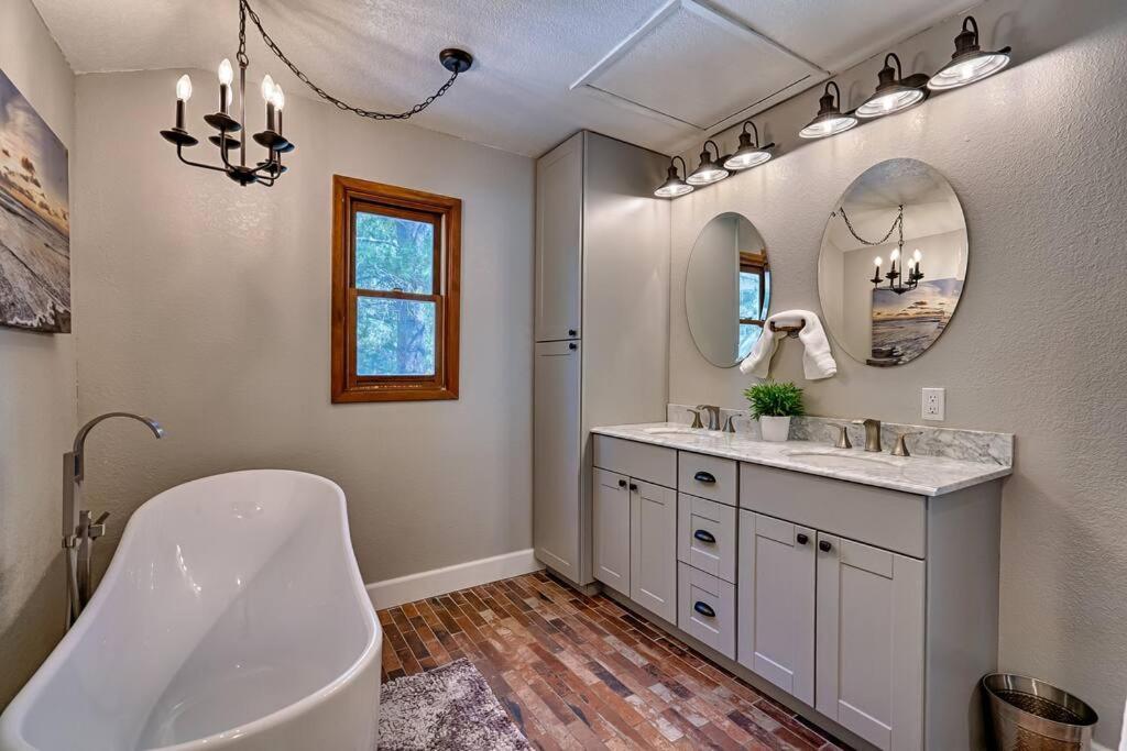 Quaint Home In The Pines سارية العلم المظهر الخارجي الصورة