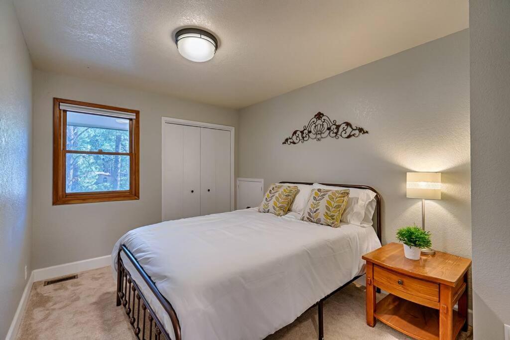 Quaint Home In The Pines سارية العلم المظهر الخارجي الصورة
