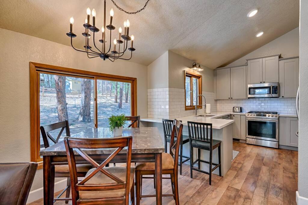 Quaint Home In The Pines سارية العلم المظهر الخارجي الصورة